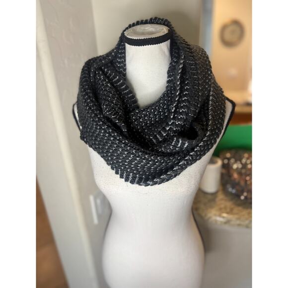 Infinity Knit Gray / Silver Scarf One Size - Picture 2 of 3